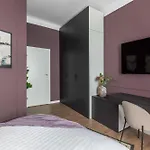 公寓 Contemporary 2-br Flats Near Old Town, Quiet & Serene 布加勒斯特