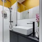Contemporary 2-br Flats Near Old Town, Quiet & Serene 4* 布加勒斯特