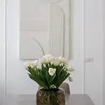 Contemporary 2-br Flats Near Old Town, Quiet & Serene 公寓 4*