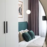 公寓 Contemporary 2-br Flats Near Old Town, Quiet & Serene 布加勒斯特