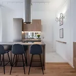 Contemporary 2-br Flats Near Old Town, Quiet & Serene
