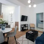 Contemporary 2-br Flats Near Old Town, Quiet & Serene 公寓 布加勒斯特