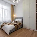Contemporary 2-br Flats Near Old Town, Quiet & Serene 公寓 4*