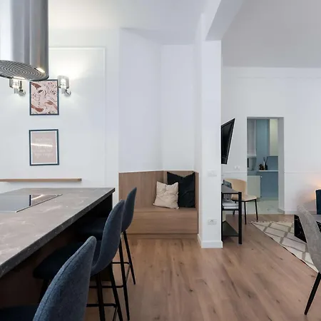 Contemporary 2-br Flats Near Old Town, Quiet & Serene 公寓