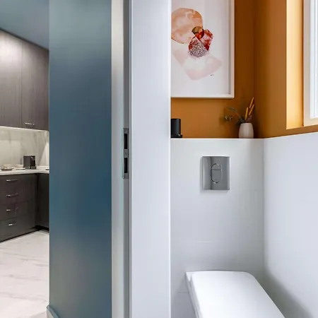 Contemporary 2-br Flats Near Old Town, Quiet & Serene 4*