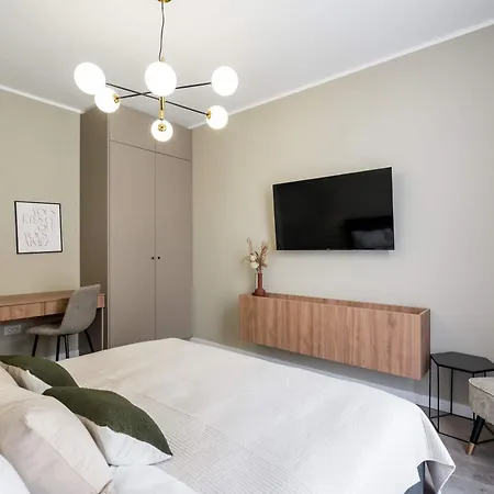 Contemporary 2-br Flats Near Old Town, Quiet & Serene