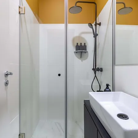 Apartment Contemporary 2-br Flats Near Old Town, Quiet & Serene