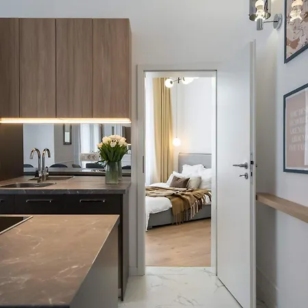 Apartment Contemporary 2-br Flats Near Old Town, Quiet & Serene 4*