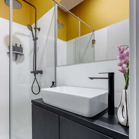 Contemporary 2-br Flats Near Old Town, Quiet & Serene 4* Bukareszt