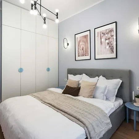 Apartament Contemporary 2-br Flats Near Old Town, Quiet & Serene 4*