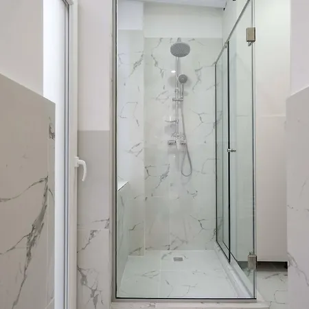 Contemporary 2-br Flats Near Old Town, Quiet & Serene 4*