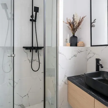 Contemporary 2-br Flats Near Old Town, Quiet & Serene Bukareszt