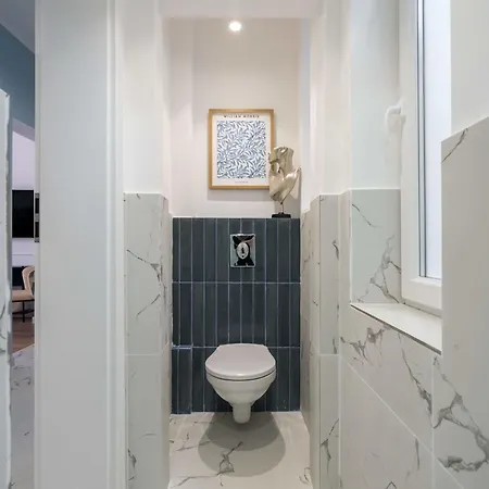 Contemporary 2-br Flats Near Old Town, Quiet & Serene 4* Bukareszt