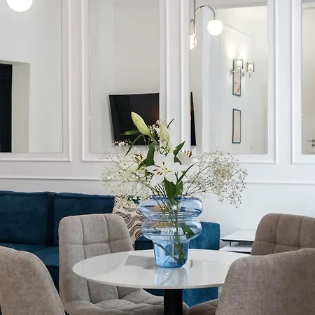 Contemporary 2-br Flats Near Old Town, Quiet & Serene Apartament