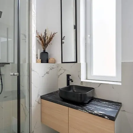 Contemporary 2-br Flats Near Old Town, Quiet & Serene 4*