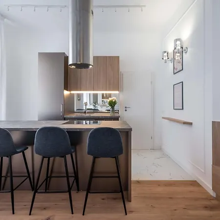 Contemporary 2-br Flats Near Old Town, Quiet & Serene