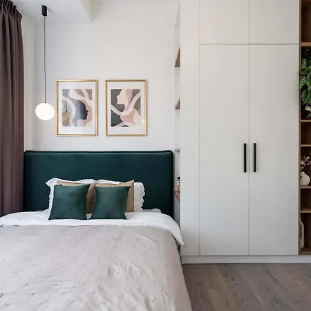 Apartment Contemporary 2-br Flats Near Old Town, Quiet & Serene