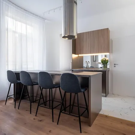 Appartement Contemporary 2-br Flats Near Old Town, Quiet & Serene 4*