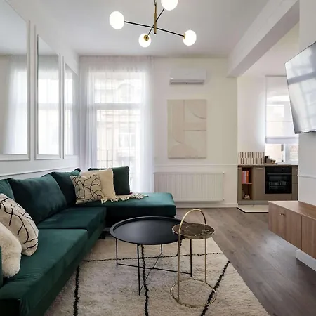 Contemporary 2-br Flats Near Old Town, Quiet & Serene Bucarest