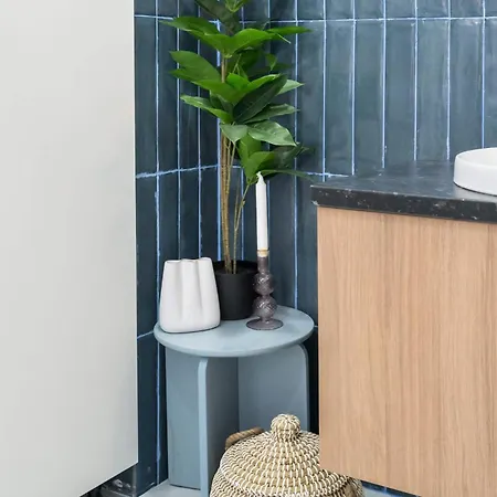 Contemporary 2-br Flats Near Old Town, Quiet & Serene