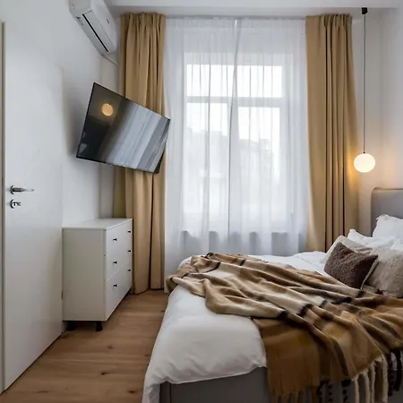Contemporary 2-br Flats Near Old Town, Quiet & Serene Bucarest