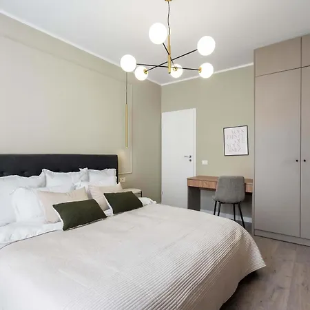 Apartament Contemporary 2-br Flats Near Old Town, Quiet & Serene