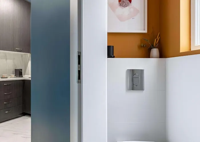 Contemporary 2-br Flats Near Old Town, Quiet & Serene 4*