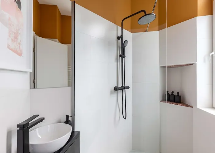 Contemporary 2-br Flats Near Old Town, Quiet & Serene Apartmán