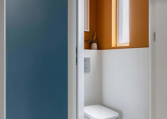 Contemporary 2-br Flats Near Old Town, Quiet & Serene Apartman 4*