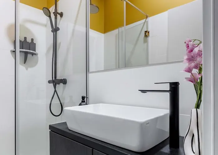 Contemporary 2-br Flats Near Old Town, Quiet & Serene 4* Bucureşti