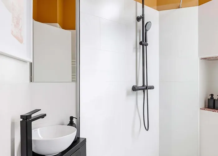 Contemporary 2-br Flats Near Old Town, Quiet & Serene Apartman