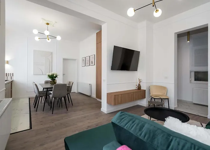 Apartament Contemporary 2-br Flats Near Old Town, Quiet & Serene