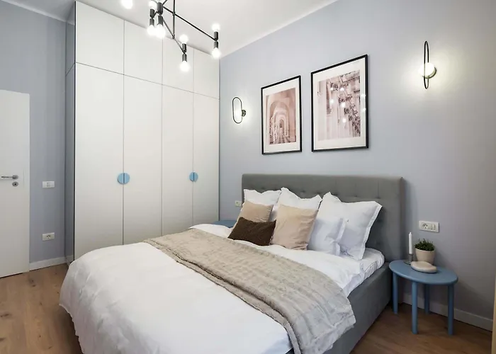 Apartament Contemporary 2-br Flats Near Old Town, Quiet & Serene 4*