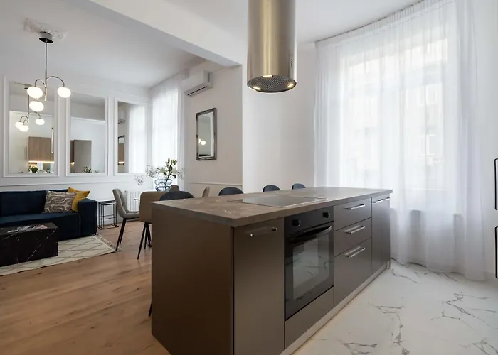 Contemporary 2-br Flats Near Old Town, Quiet & Serene Apartman