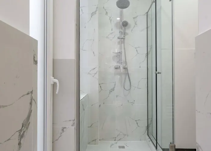 Contemporary 2-br Flats Near Old Town, Quiet & Serene 4*