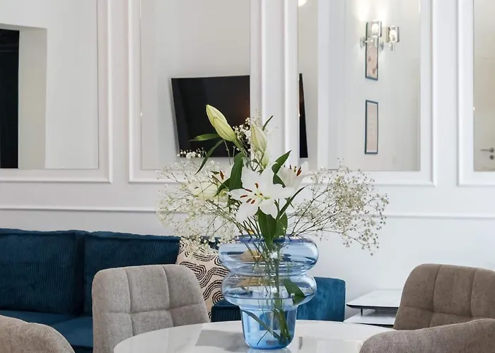 Contemporary 2-br Flats Near Old Town, Quiet & Serene Apartmán