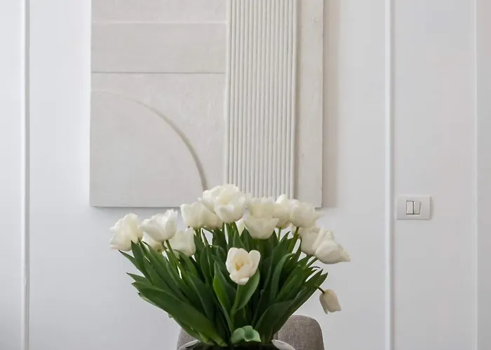 Contemporary 2-br Flats Near Old Town, Quiet & Serene Apartament 4*