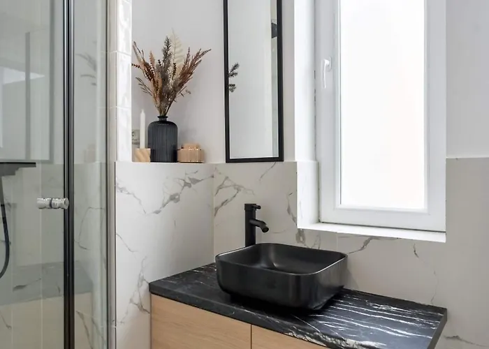 Contemporary 2-br Flats Near Old Town, Quiet & Serene 4*