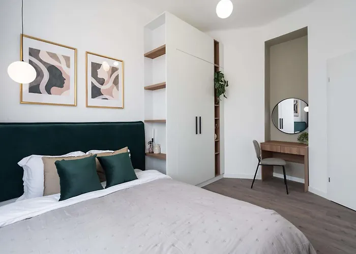 Contemporary 2-br Flats Near Old Town, Quiet & Serene Apartament Bucureşti