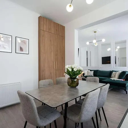 דירה Contemporary 2-br Flats Near Old Town, Quiet & Serene 4*