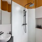 Contemporary 2-br Flats Near Old Town, Quiet & Serene Lägenhet