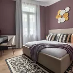 Contemporary 2-br Flats Near Old Town, Quiet & Serene Lägenhet Bukarest