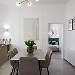 Contemporary 2-br Flats Near Old Town, Quiet & Serene