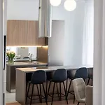 Contemporary 2-br Flats Near Old Town, Quiet & Serene
