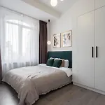 Contemporary 2-br Flats Near Old Town, Quiet & Serene Lägenhet 4*